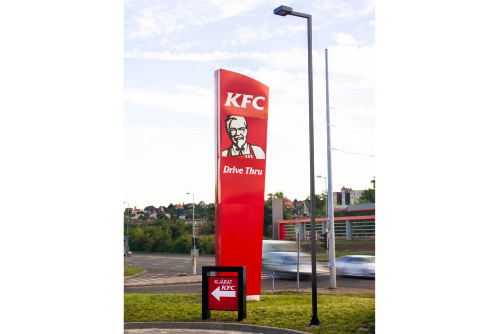iranyitótábla totem KFC savoya bepro